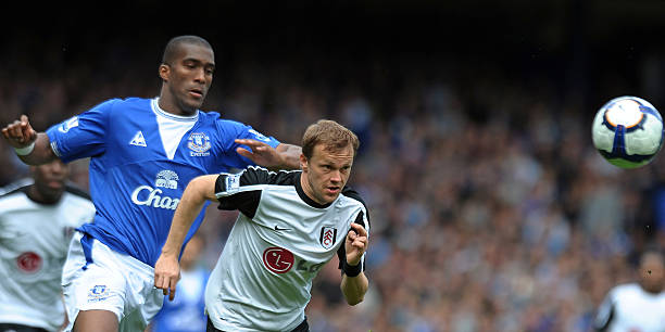 出了截然不 出了截然不